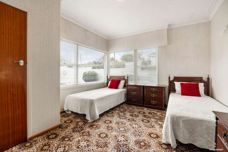 13 Currie Avenue Hillsborough_16