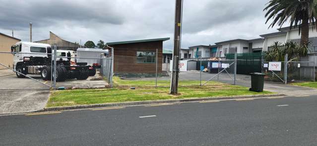 Chadwick Road ideal tradies base with yard