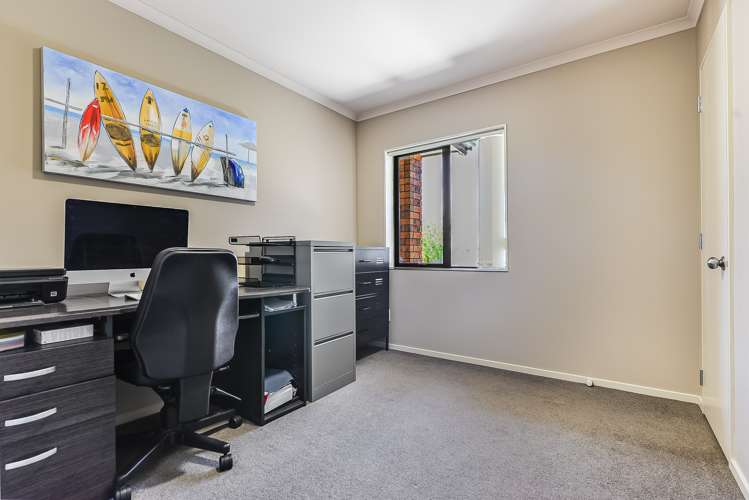 90 Farnborough Drive Grandview Heights_17