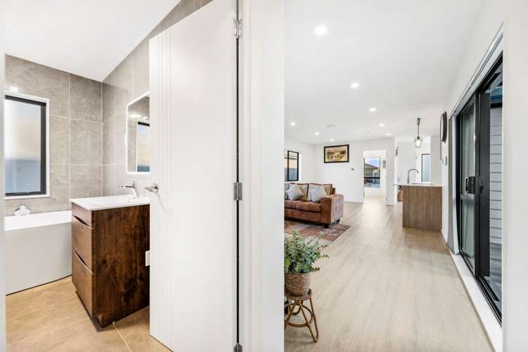 16 Survila Street Takanini_17