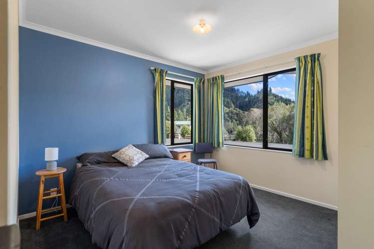 128 and 128a Ross Road Hira_11