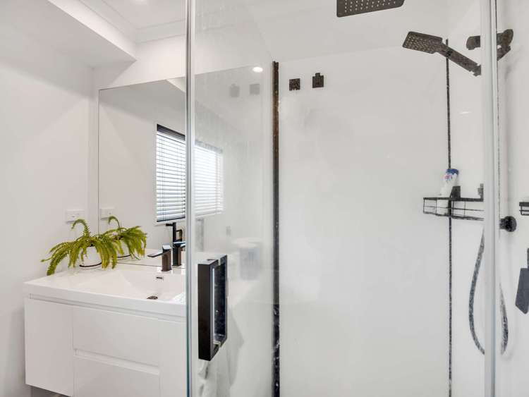 88 Dixon Road Glenview_15