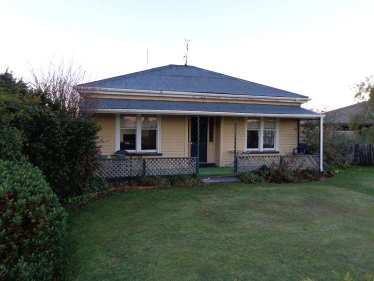 27 Chertsey Line Road Chertsey_13