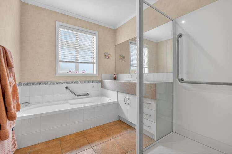 23 Sovereign Isle Lane Rototuna_13