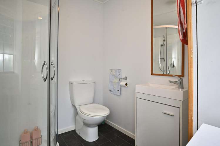8 Katrin Place Mahanga_12