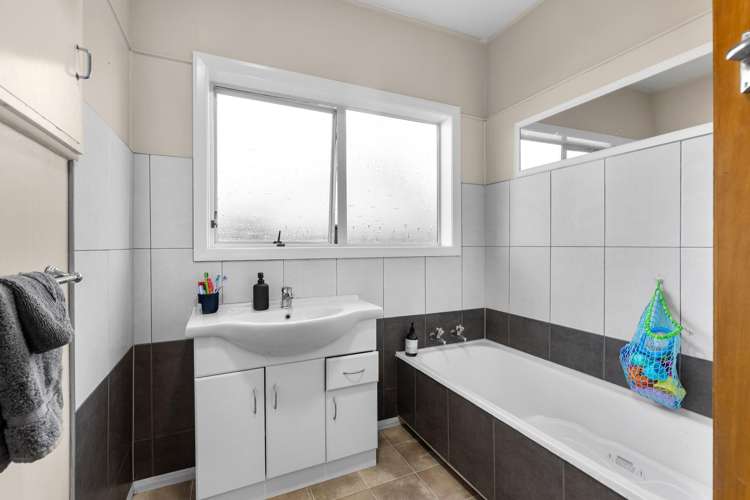 8 Glasgow Street Takaro_5