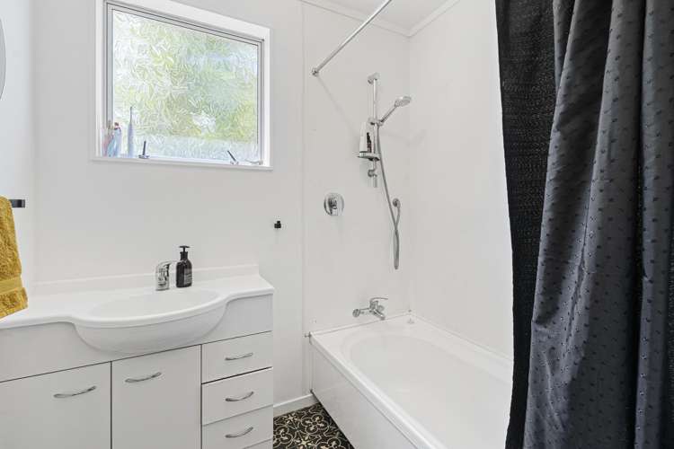 1138 South Road Oakura_15