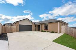 BRICK & TILE 5 BEDROOM IN POKENO