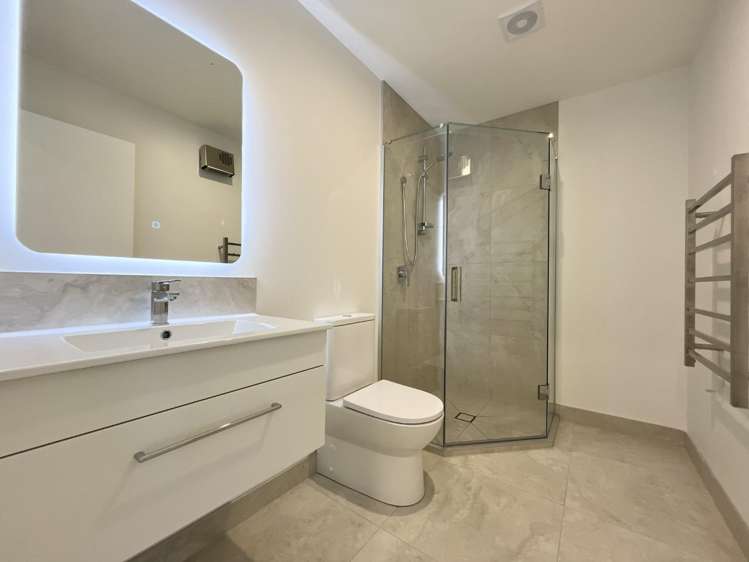 2/111 Neville Street 10222_6