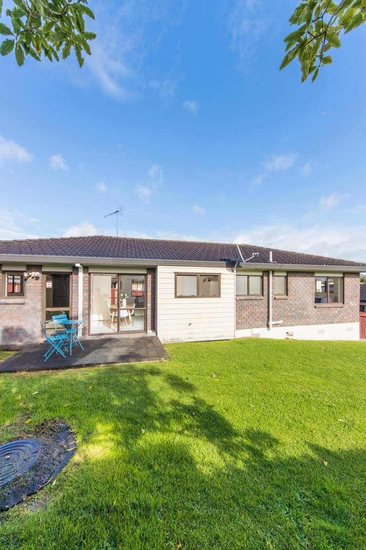 2/111 Sturges Road Henderson_17