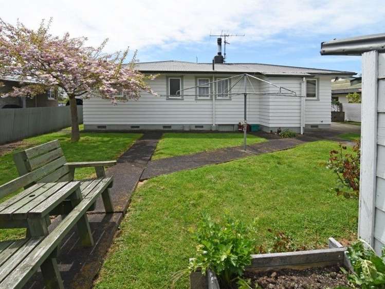 51 Intermediate Street Solway_17