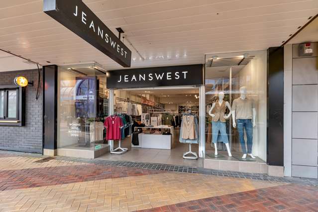 Buyers tailor future for flagship jeans outlet