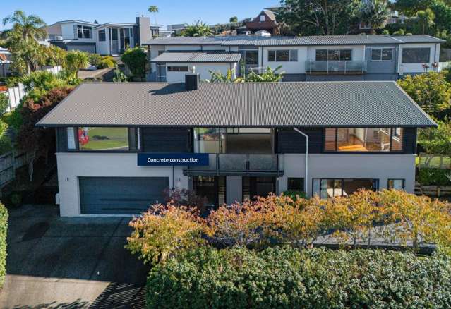 Modern and spacious home in Orewa