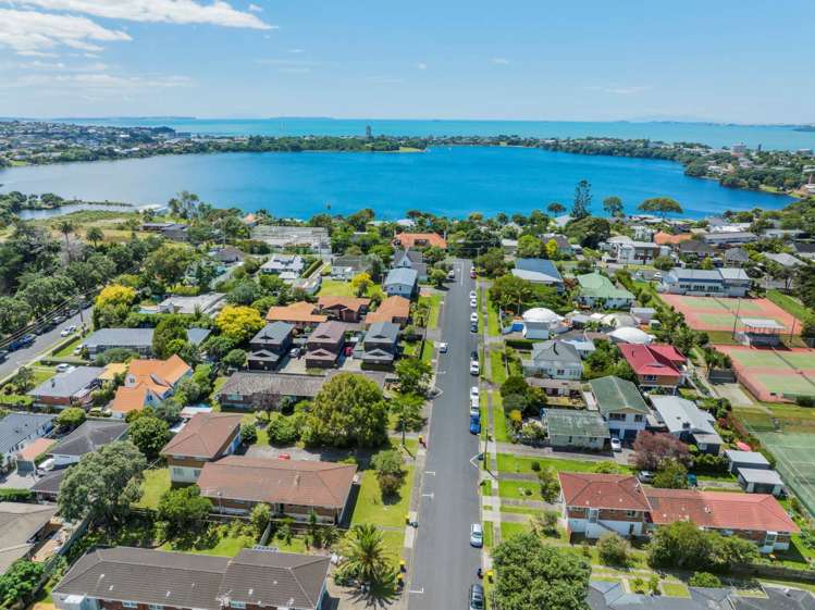 2/7 Ngaio Street Takapuna_9