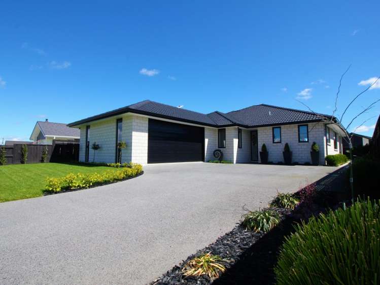 27 Plescher Crescent Leamington_23