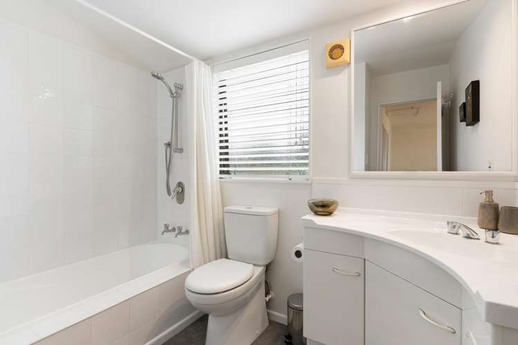 52b Uxbridge Road Mellons Bay_21