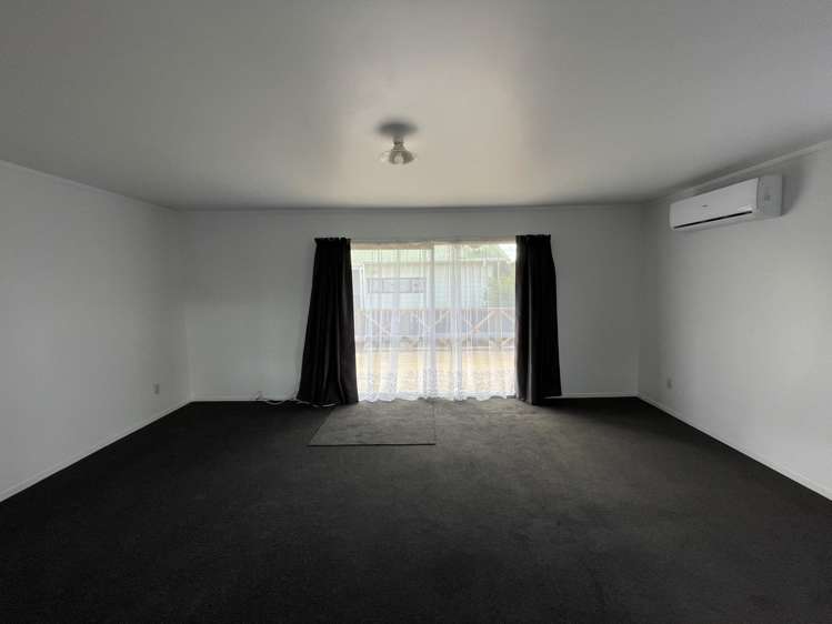 76B Kahikatea Drive Melville_3