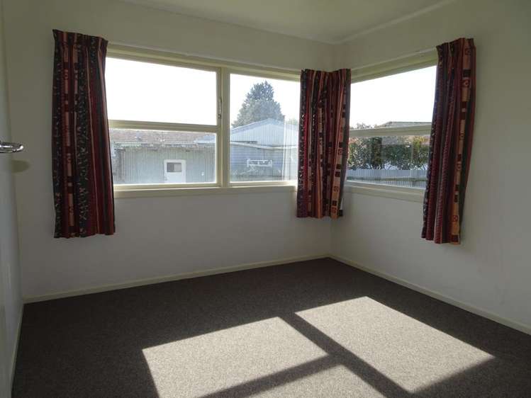 12 Birkenhead Crescent 10480_12