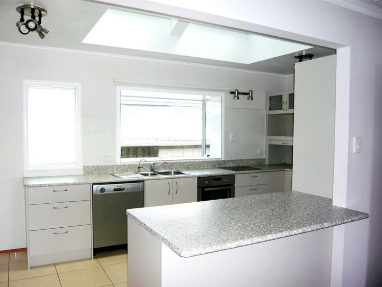 1/46 Gill Avenue Te Atatu Peninsula_6