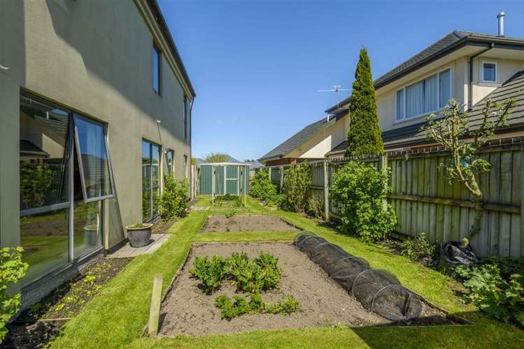 55 Travis Country Drive Burwood_23