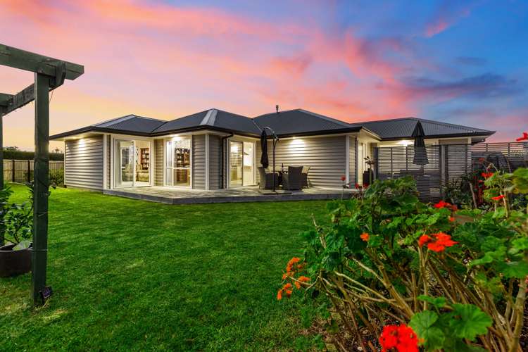 1 Benmore Crescent Pyes Pa_28