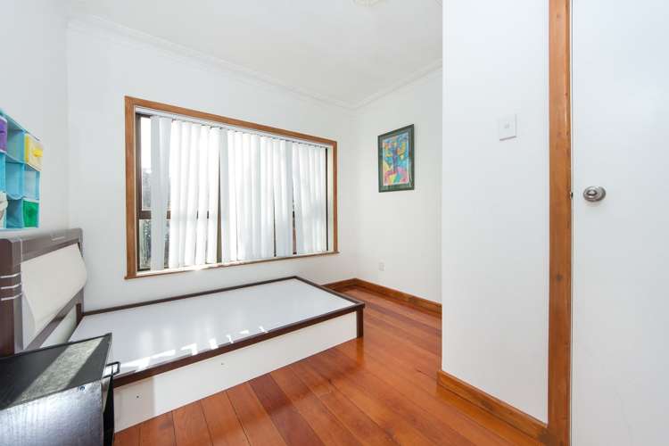 11 Kelsey Crescent Hillsborough_17