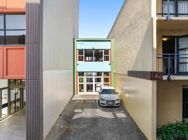 Unique freehold with owner-occupier appeal