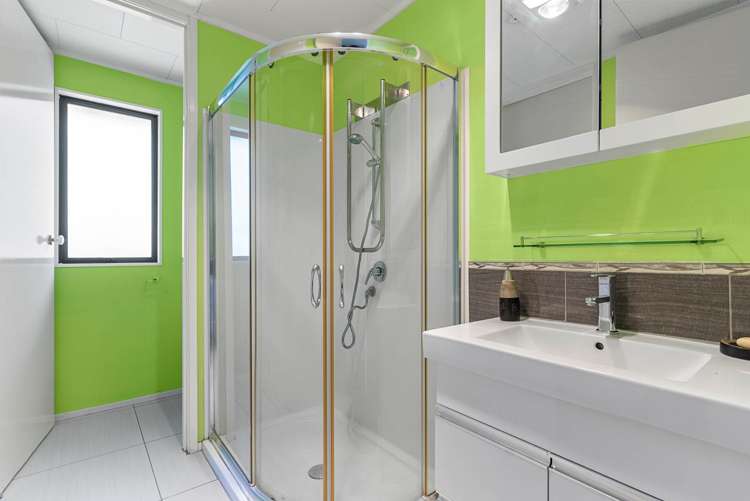 26 Maywood Crescent Glen Eden_18