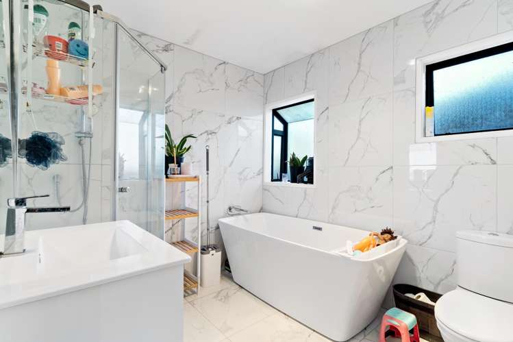 2/12 Kopu Place Clendon Park_7