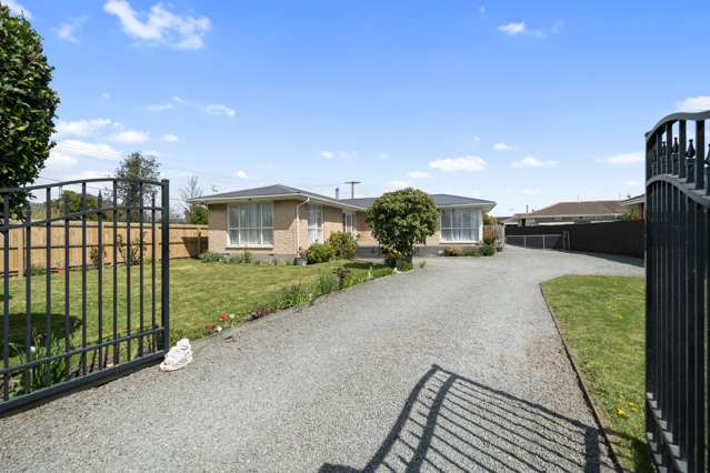 New Home for Xmas? Spacious Family Living on 903m2