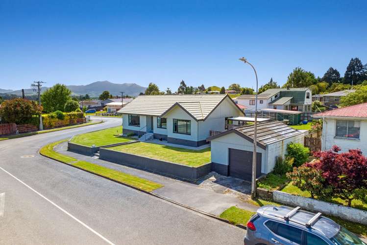 83 Walker Crescent Gore Surrounds_18