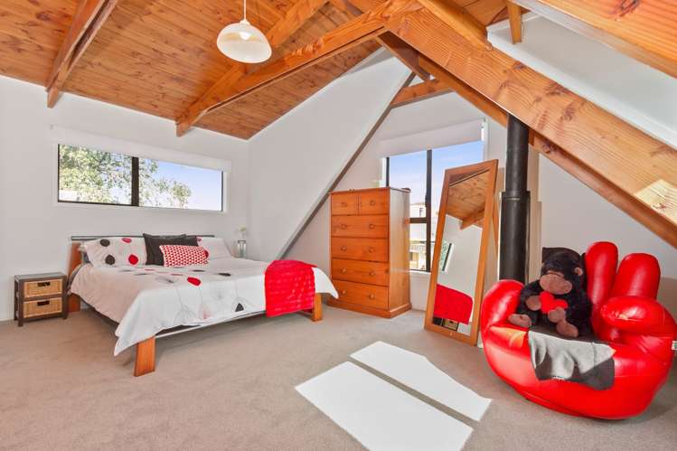 2 Bradbury Road Botany Downs_12