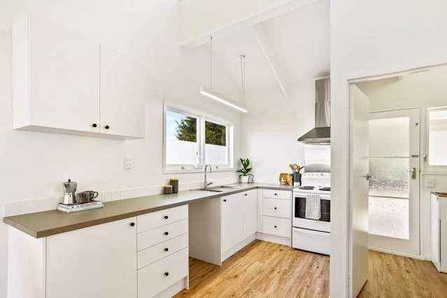 Charming Te Atatu Peninsula Unit