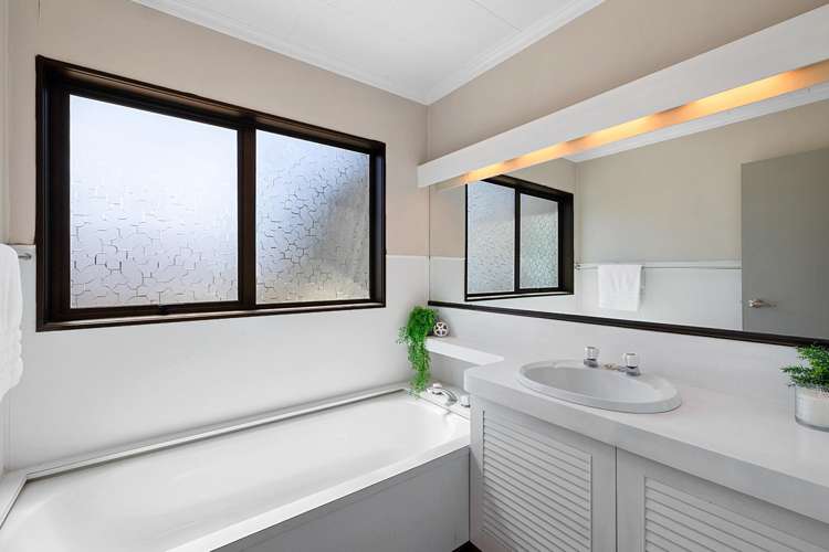 8 Julian Place Westown_17