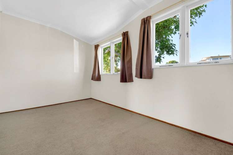 11 Hawke Crescent Beachlands_33