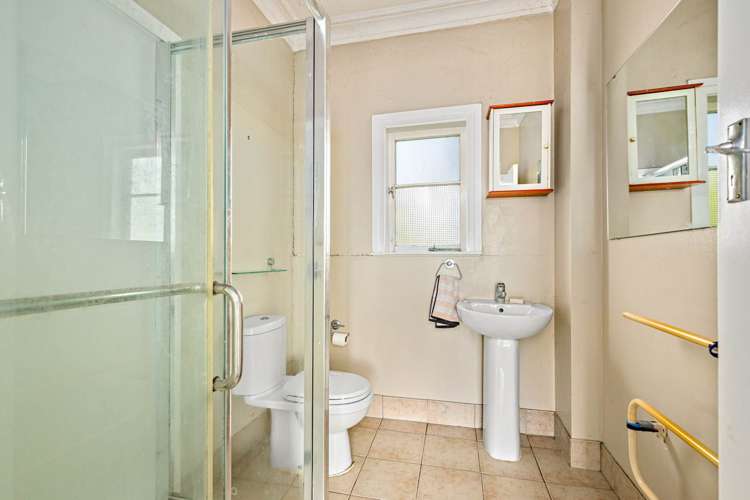 6 River Road Red Beach_13