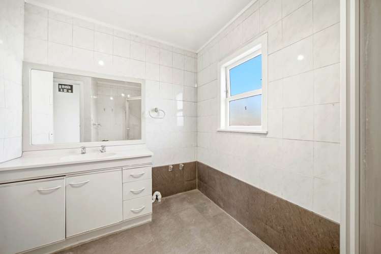 100 Edmonton Road Henderson_19