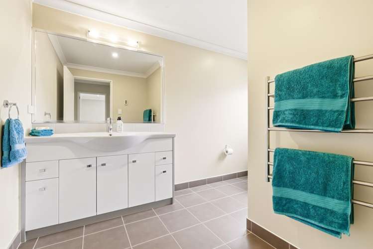 2/17 Tremaine Avenue Two Mile Bay_10