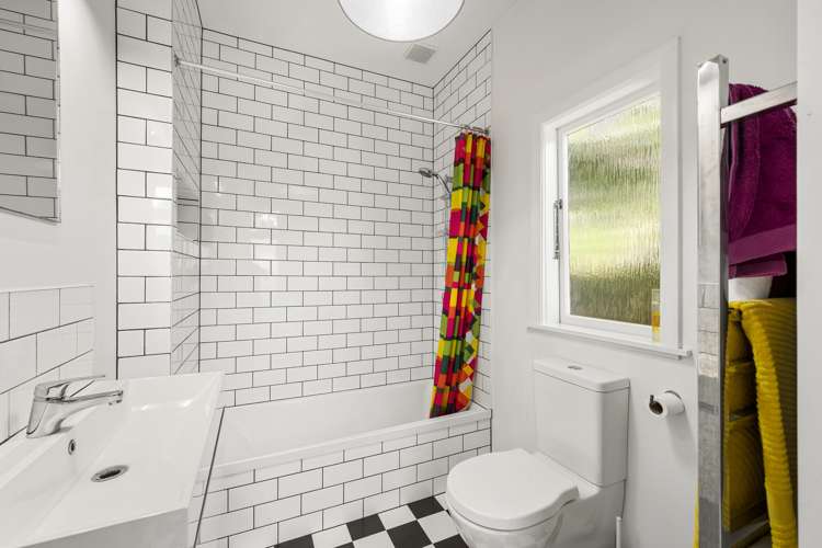 12 Liffey Crescent Island Bay_10