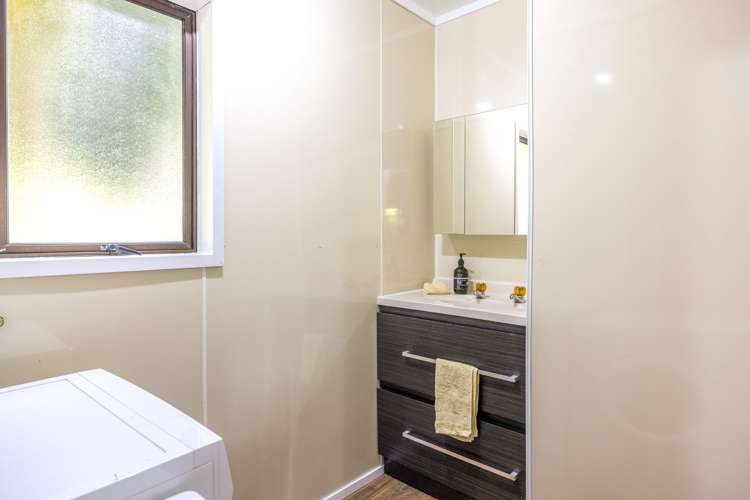 11a Beatty Parade Surfdale_15