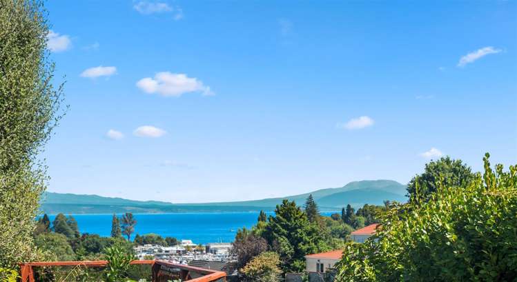 12 Belvedere Grove Rangatira Park_1