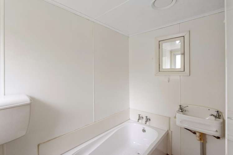 2/14 Frederick Street Waltham_6