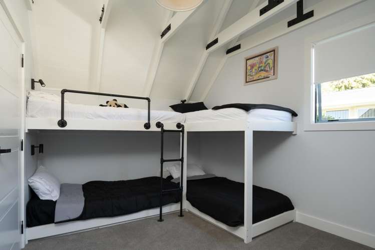 12a Broadway Picton_18