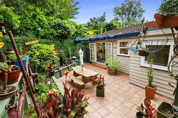 39 Sunrise Boulevard Tawa_13
