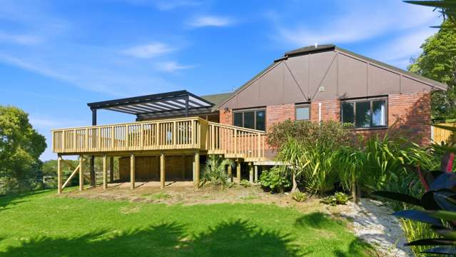 Modernised home - high stud shed - studio