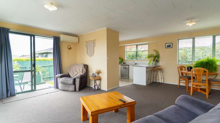 810a Park Road South Akina_2