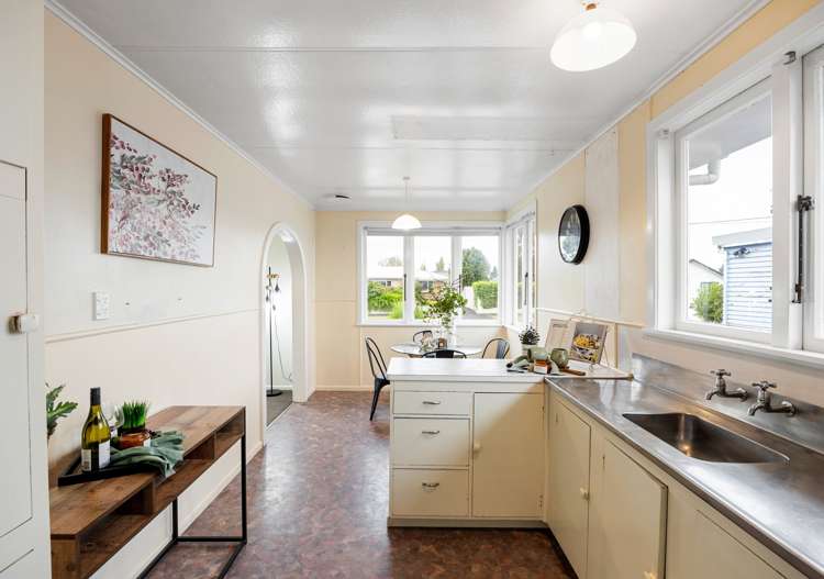 9 Morrison Crescent Glenview_10