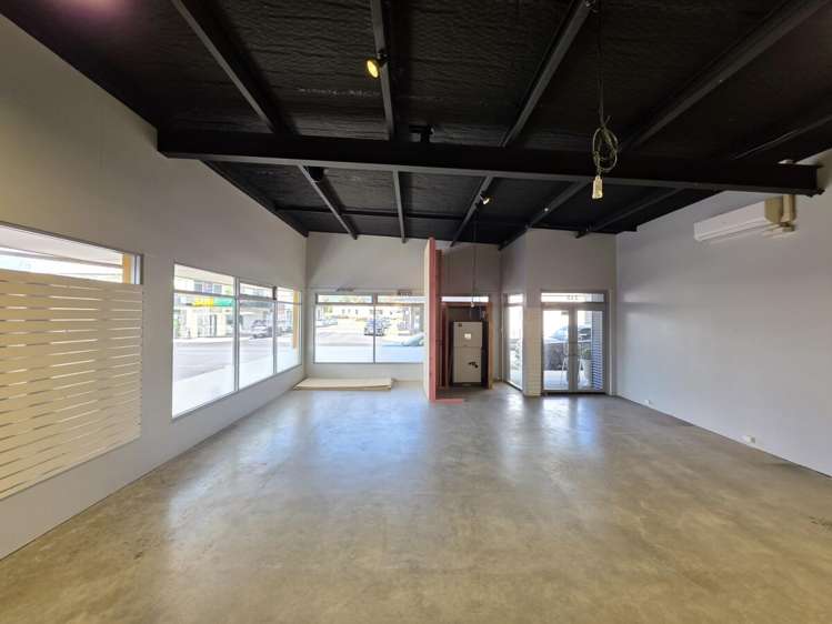 215 Main Highway Otaki_3