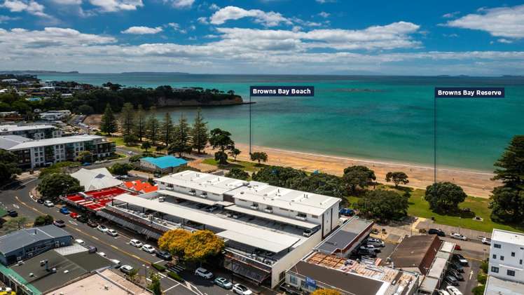 4/6 Beach Front Lane Browns Bay_2