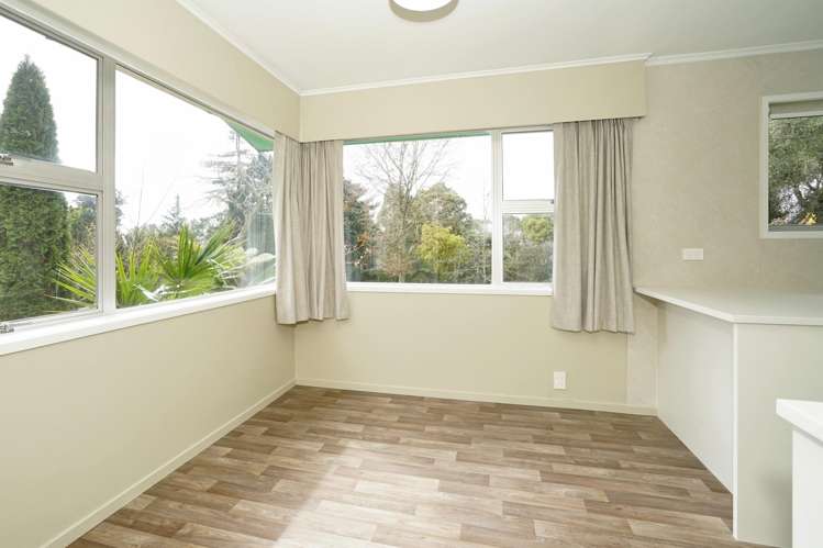 10 Robertson Road Whatawhata_11